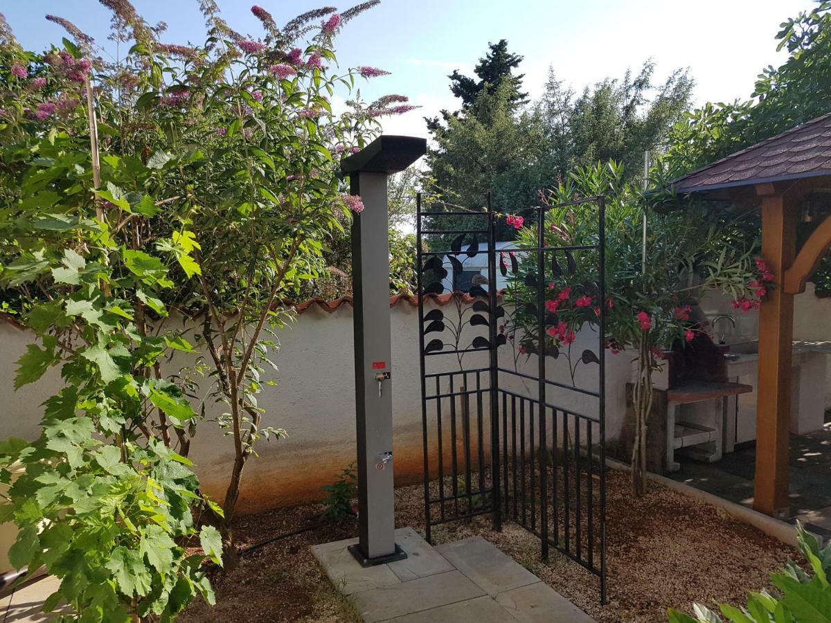 Holiday Home Smokvin Hlad Peroj Exterior foto